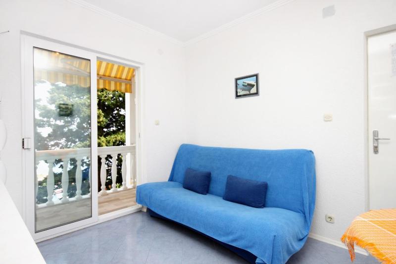 One-Bedroom Apartment with Terrace and Sea View image 4