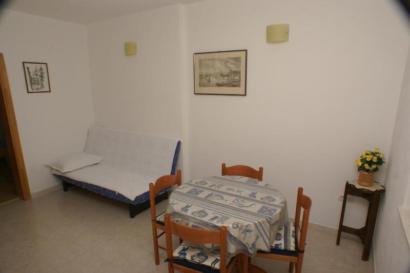 One-Bedroom Apartment with Terrace and Sea View image 4