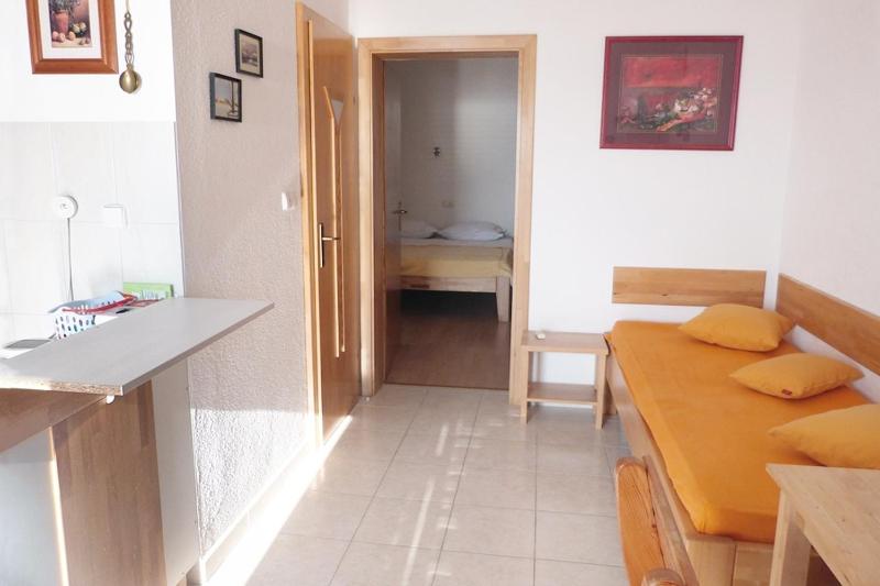 One-Bedroom Apartment with Terrace and Sea View image 4