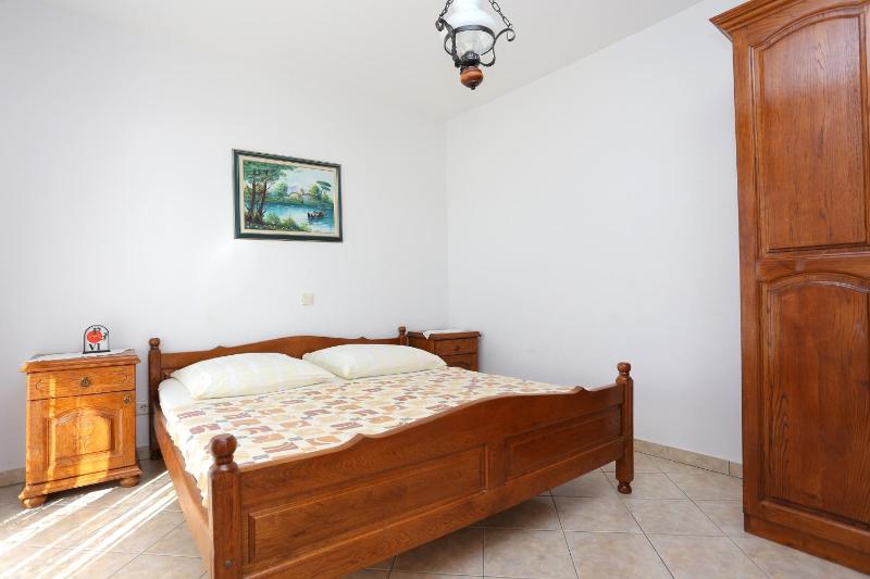 One-Bedroom Apartment with Balcony and Sea View image 3