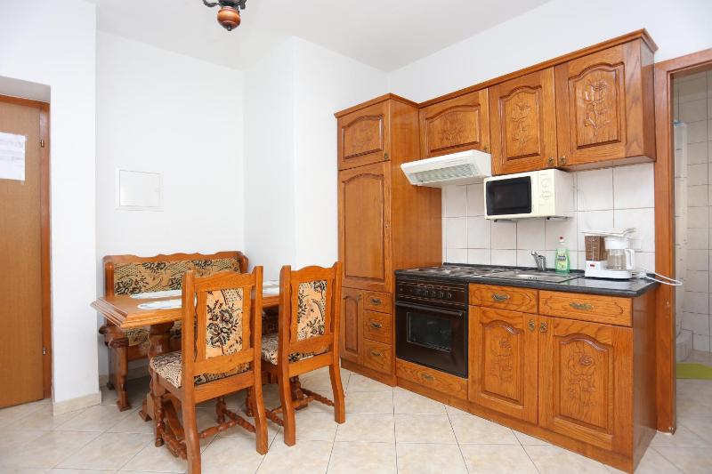One-Bedroom Apartment with Terrace and Sea View image 4