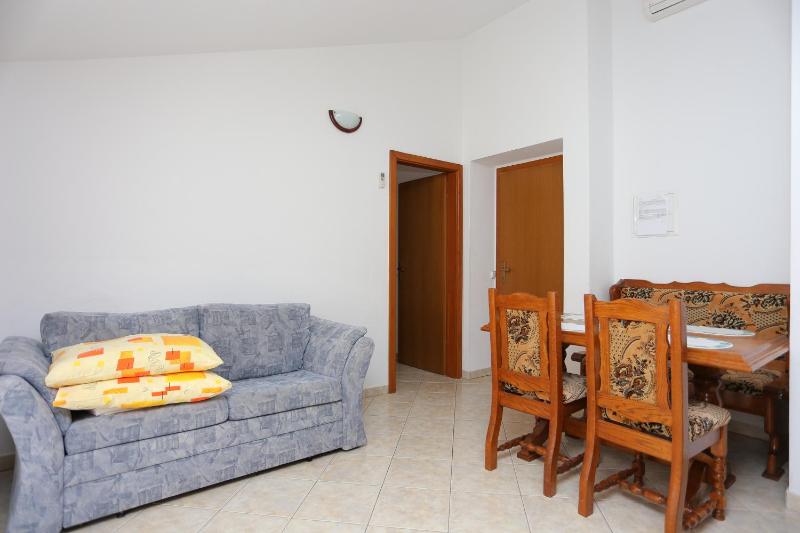 One-Bedroom Apartment with Terrace and Sea View image 4