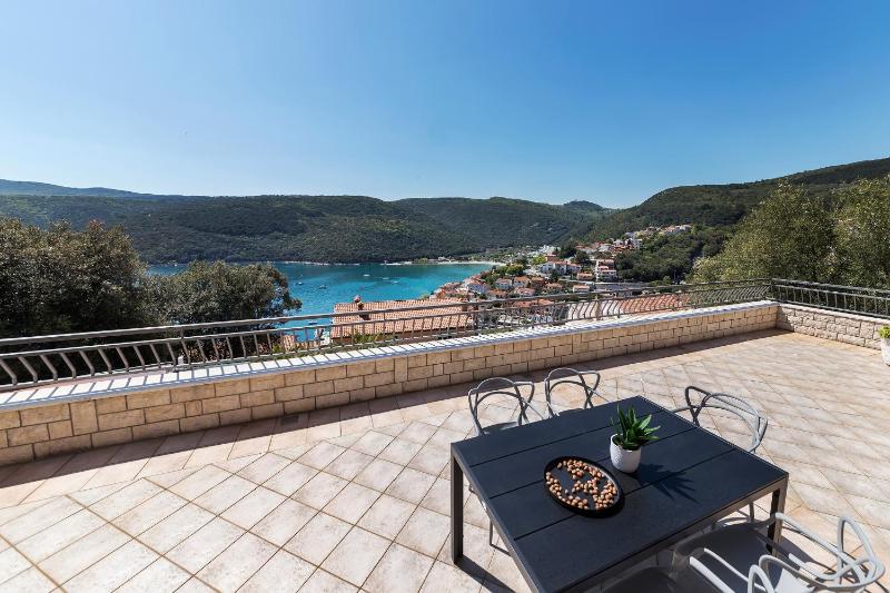 Two-Bedroom Apartment with Terrace and Sea View image 4
