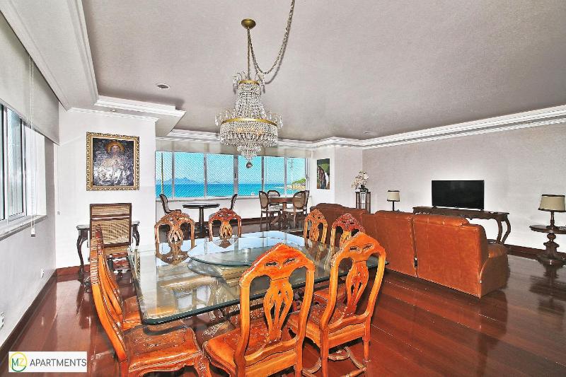 Huge 3 bedroom ocean front for 8 people - image 3