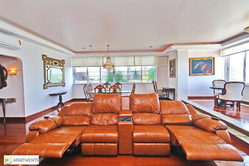Huge 3 bedroom ocean front for 8 people - image 2
