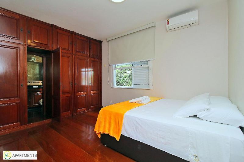 Huge 3 bedroom ocean front for 8 people - image 12