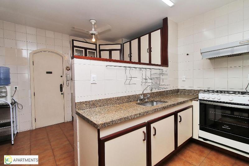 Huge 3 bedroom ocean front for 8 people - image 16