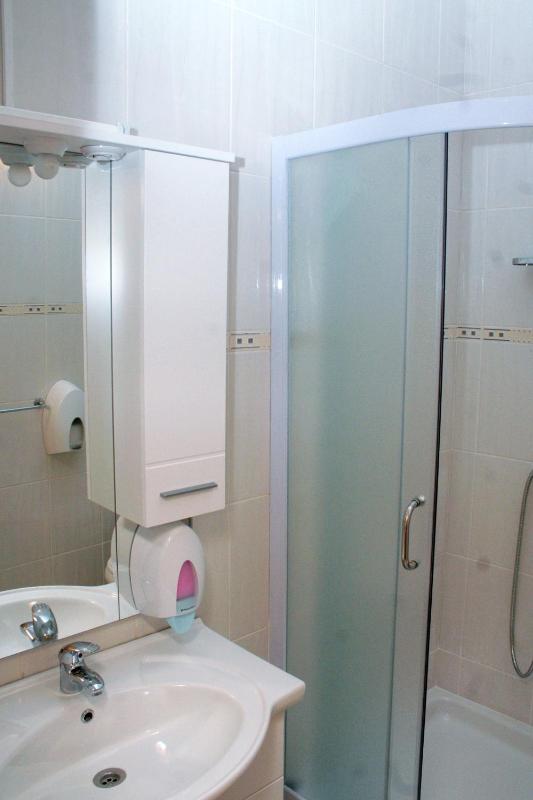 Double Room with Balcony image 4