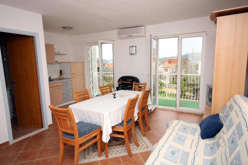 Two-Bedroom Apartment with Balcony and Sea View image 2