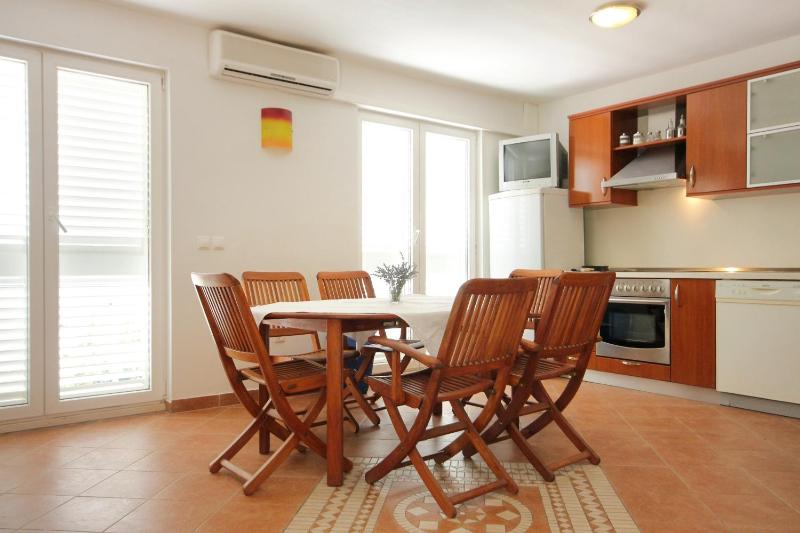Two-Bedroom Apartment with Balcony and Sea View image 4