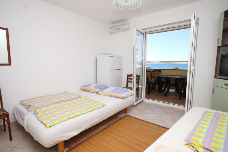 One-Bedroom Apartment with Terrace and Sea View image 3