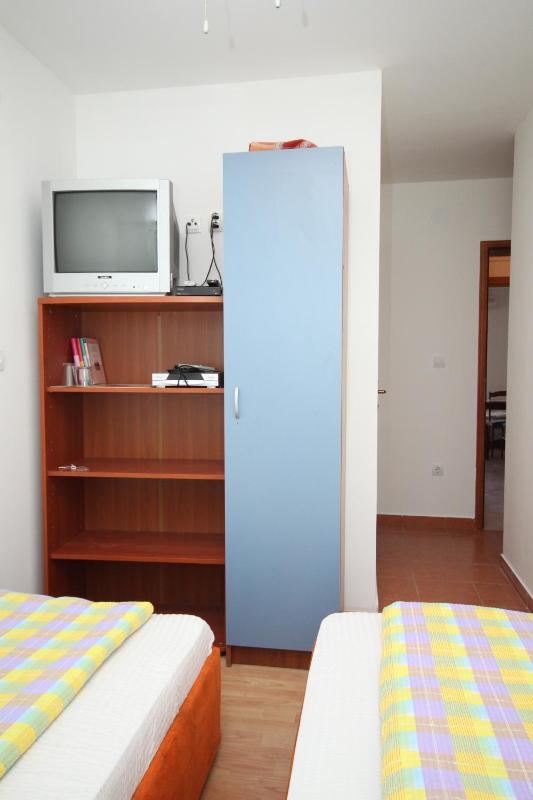 One-Bedroom Apartment with Terrace and Sea View image 4