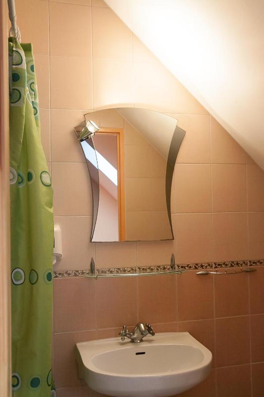 Twin Room image 2