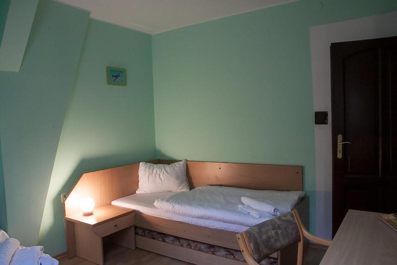 Twin Room image 2