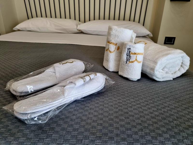 Economy Double Room image 4