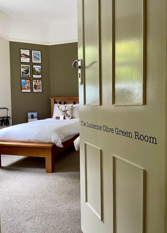 Small Twin Room image 1