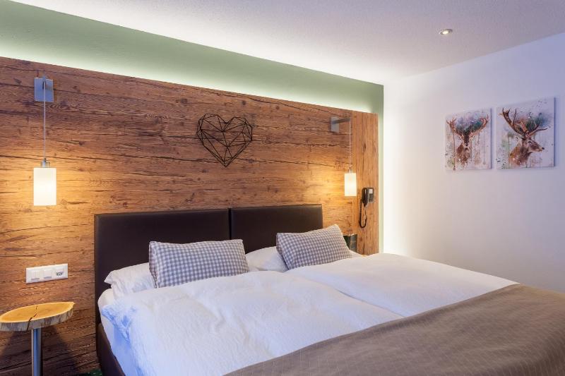 Small Alpine Double Room image 4