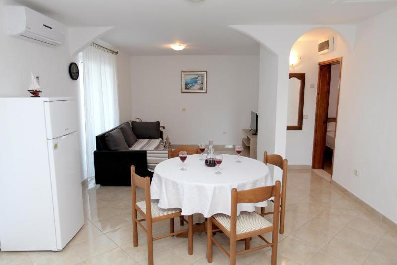 Two-Bedroom Apartment with Balcony and Sea View image 4