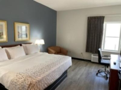 Deluxe King Room with Water View - Non-Smoking image 2