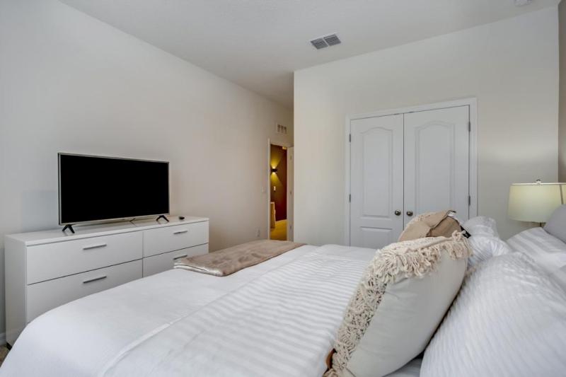 6070BOA Luxury 6 Bedroom 5Bath Home With Spa villa - image 3
