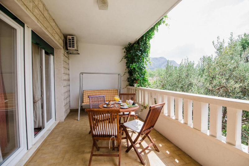 One-Bedroom Apartment with Terrace image 3