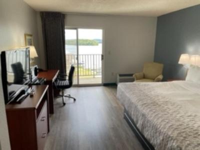 King Room with Water View - Non-Smoking image 2