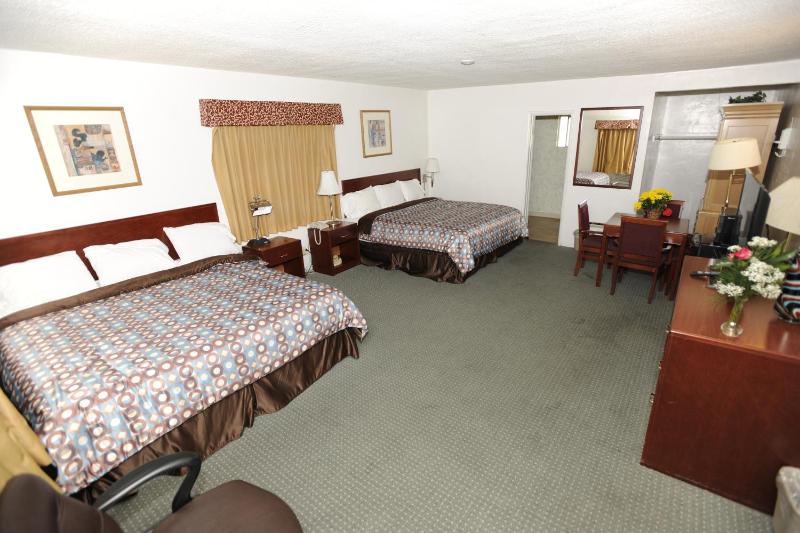 King Room with Two King Beds image 2