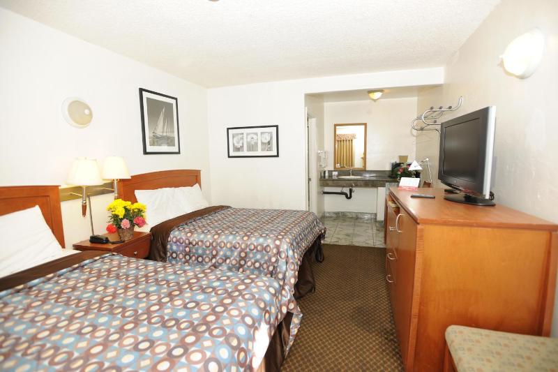 Double Room with Two Double Beds - Smoking image 3