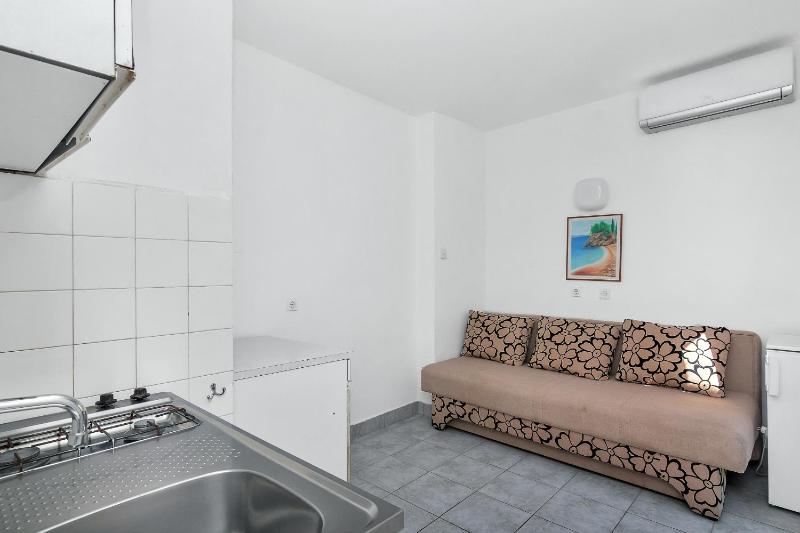 One-Bedroom Apartment with Terrace and Sea View image 1