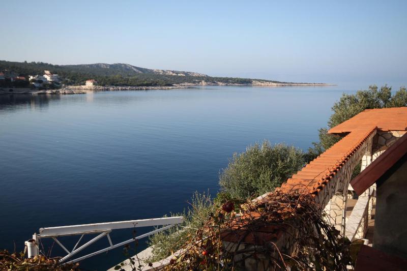 One-Bedroom Apartment with Terrace and Sea View image 4