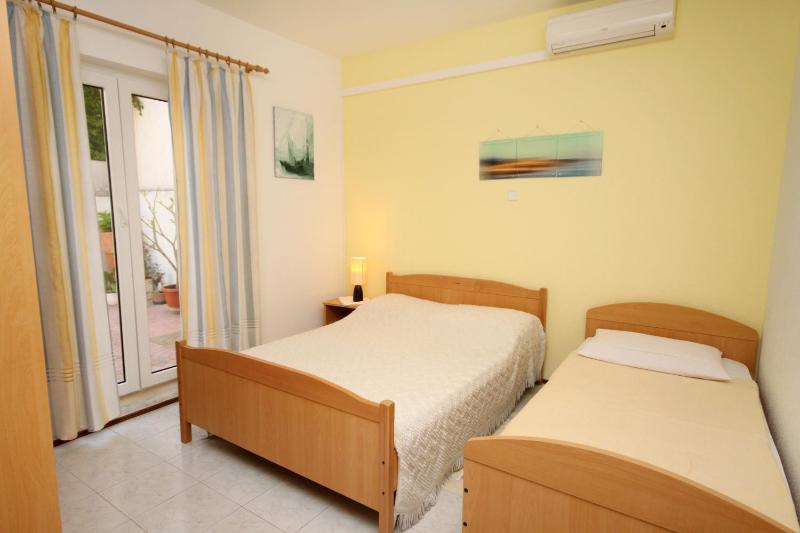 Apartments by the sea Duce Omis - 5275 - image 5
