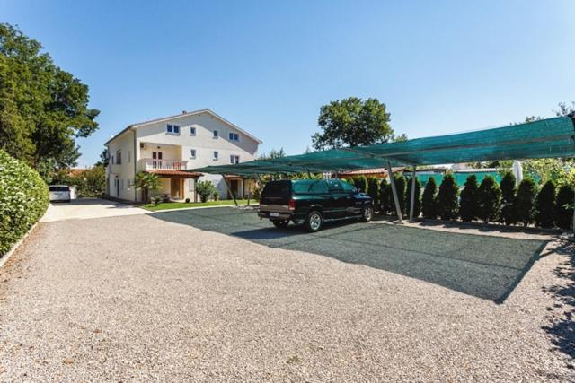 Family friendly apartments with a swimming pool Sveti Anton Krk - 5291 - image 25