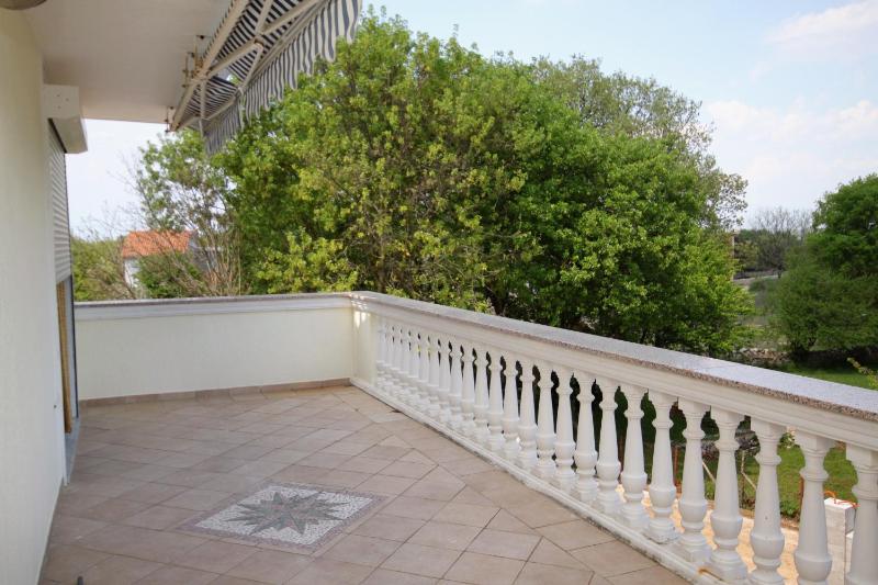 Family friendly apartments with a swimming pool Sveti Anton Krk - 5291 - image 10