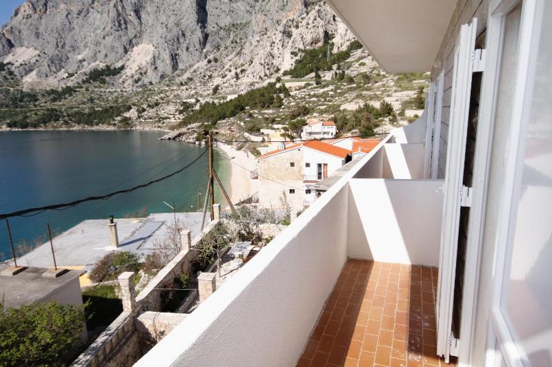 Three-Bedroom Apartment with Terrace and Sea View image 4
