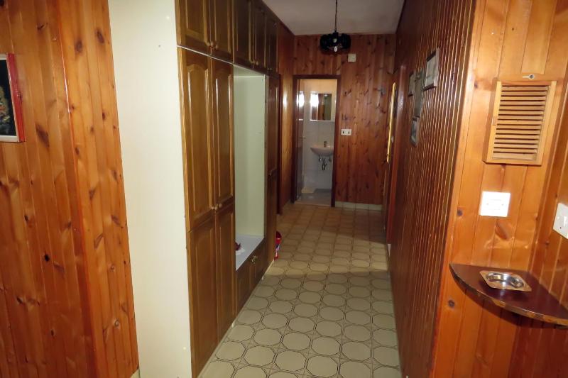 Three-Bedroom Apartment with Terrace and Sea View image 2