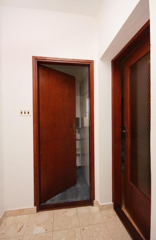One-Bedroom Apartment image 2