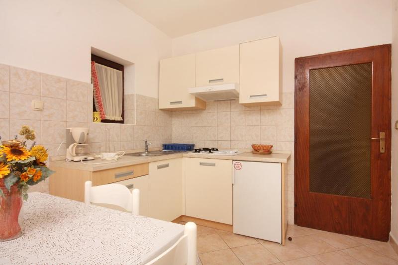 One-Bedroom Apartment image 4
