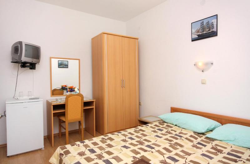 Double Room image 3