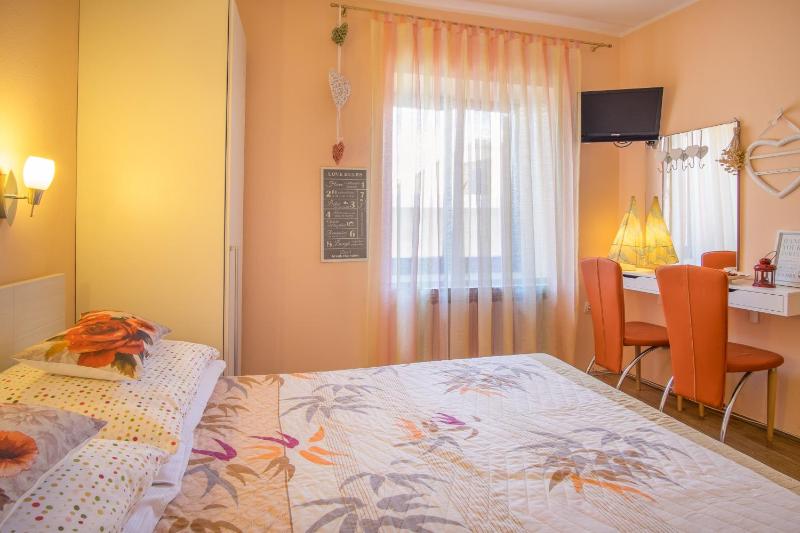 Double Room image 3