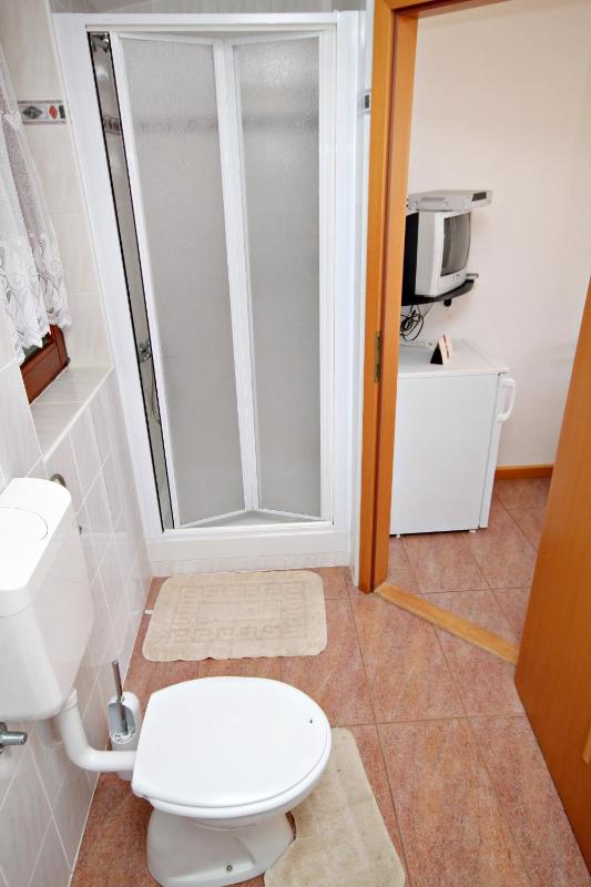 Double Room with Terrace and Sea View   image 4