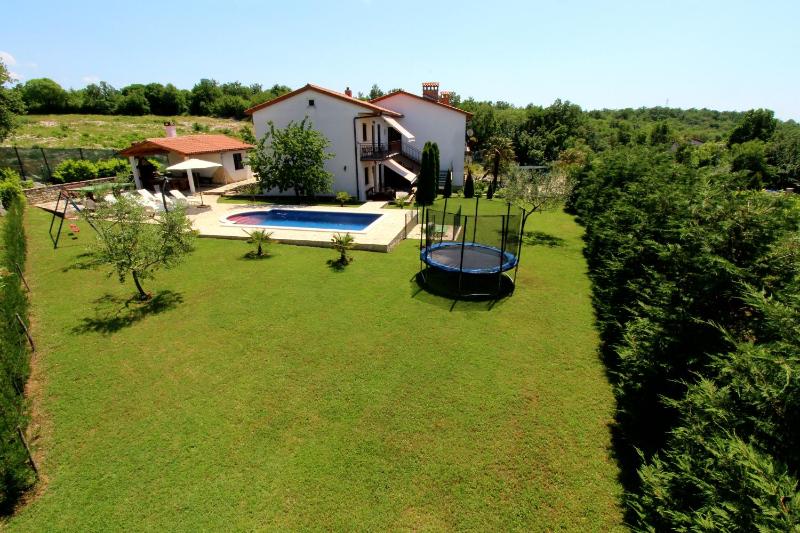 Family friendly apartments with a swimming pool Strmac Labin - 5527 - image 8