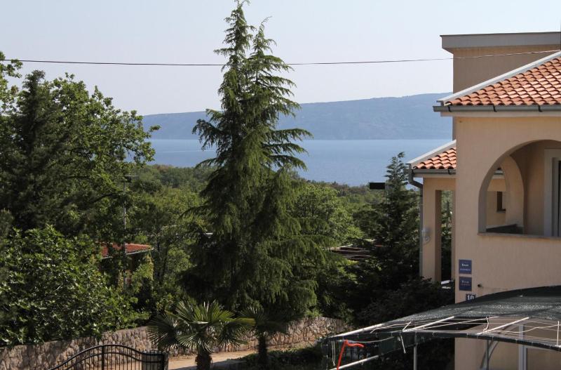 One-Bedroom Apartment with Terrace and Sea View image 2