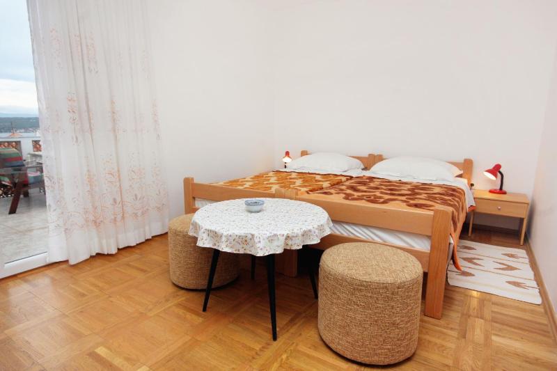 Three-Bedroom Apartment with Terrace and Sea View image 1