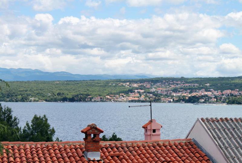 Three-Bedroom Apartment with Terrace and Sea View image 2