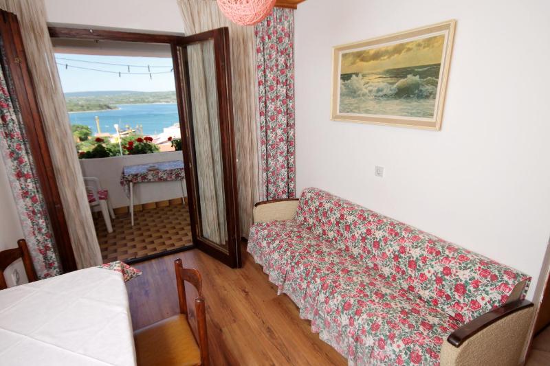 Two-Bedroom Apartment with Balcony and Sea View image 4
