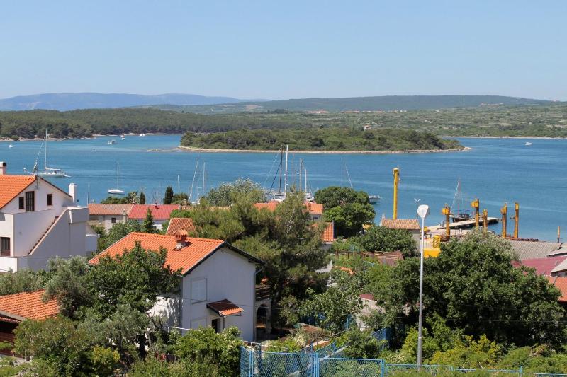 Two-Bedroom Apartment with Balcony and Sea View image 2