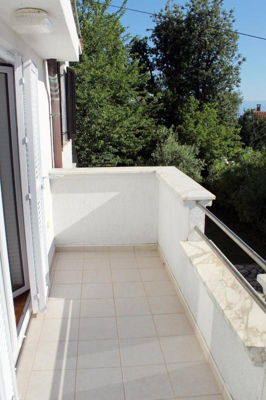 Three-Bedroom Apartment with Terrace image 4