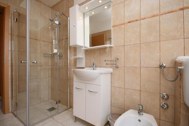 Apartment Pinezici 5464c - image 10