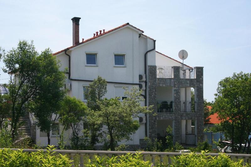 Apartments with parking space Pinezici Krk - 5464 - image 1