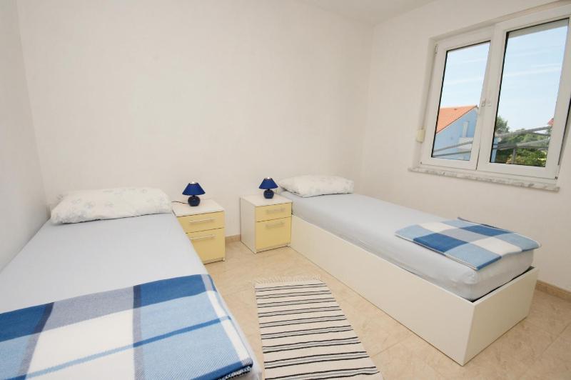 Apartment Pinezici 5464b - image 12